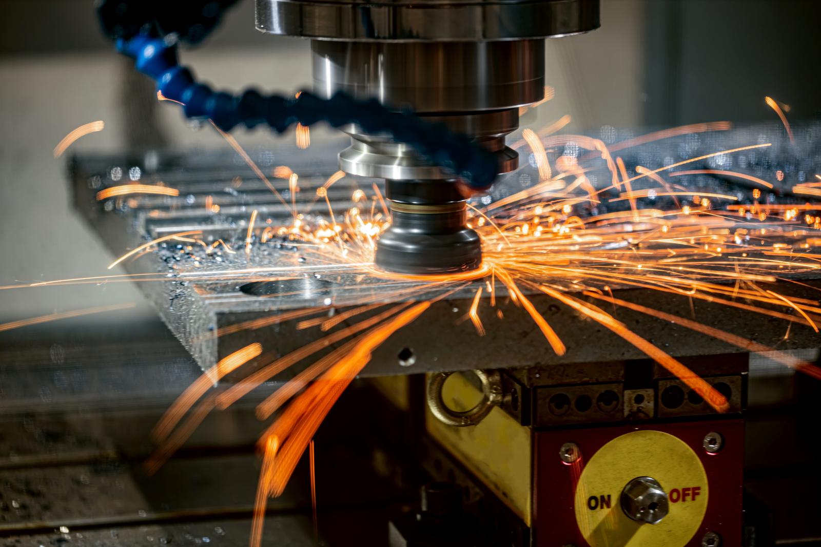 CNC-Präzisionsfertigung mit Funkenflug